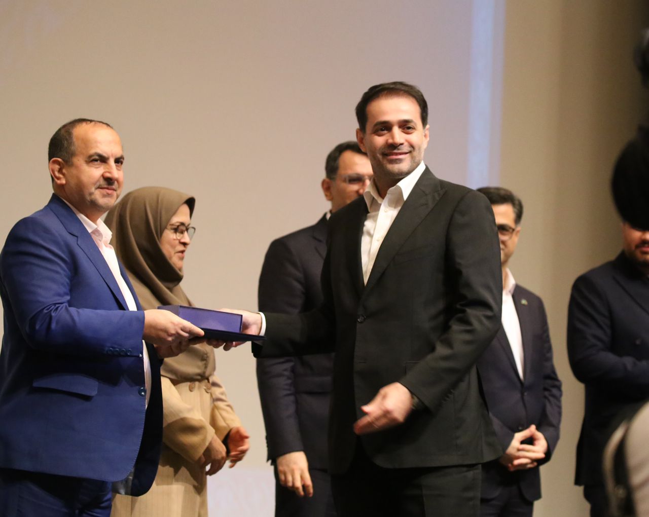 شرکت کیش بتن جنوب، برگزیده استاندارد، کیفیت و سلامت جزیره کیش شد
